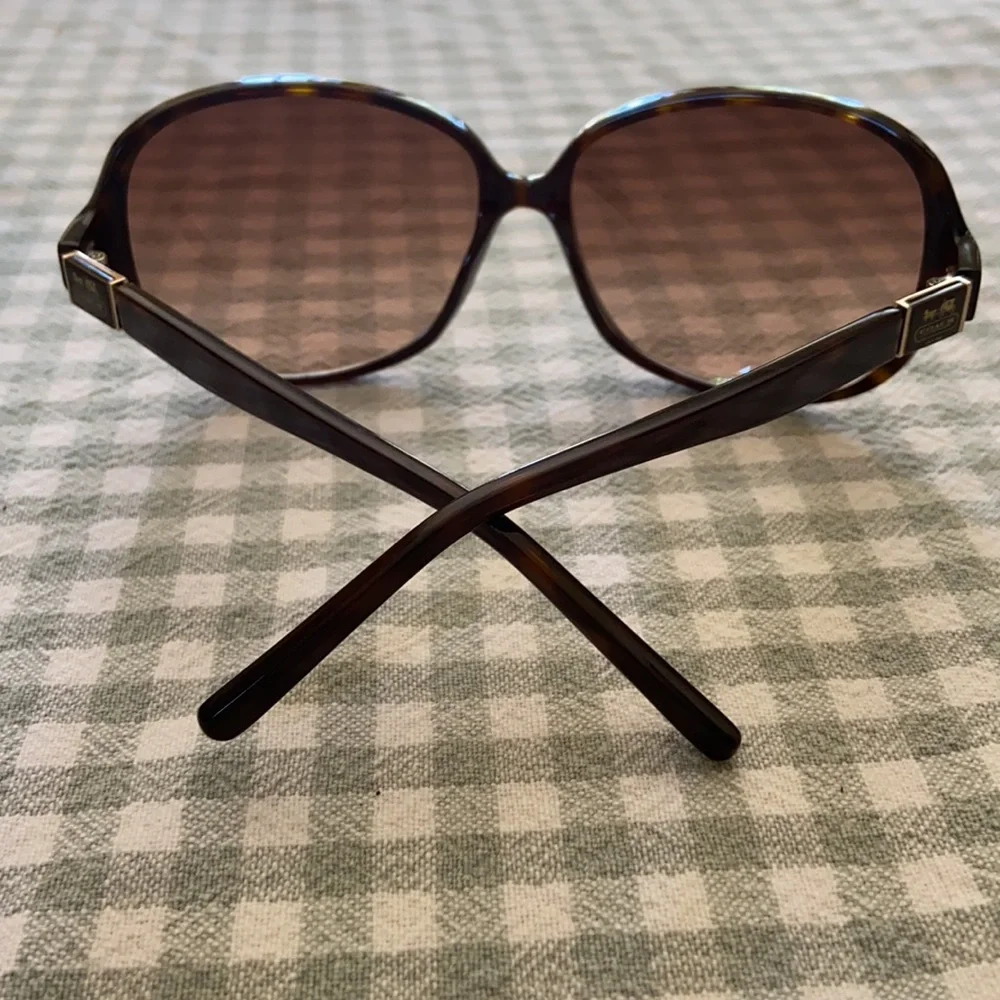 Coach sunglasses with case - Picture 3 of 9